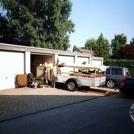 Packen vor der heimischen Garage für die Tour an den Riba-Roja © 1997 | Rutentreter.de