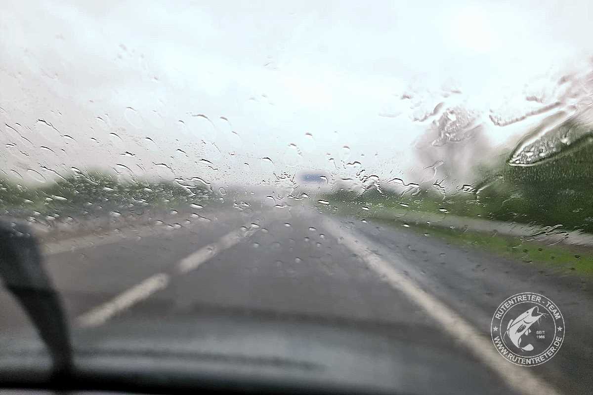 11:13 Uhr - Immer noch starker Regen. Kein Vergnügen... © 2023 | Rutentreter.de